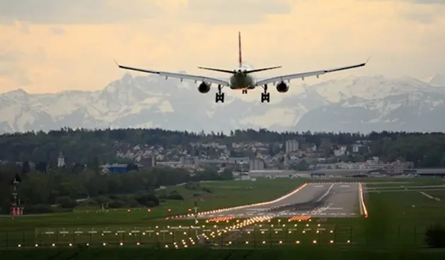 Avión aterrizando.