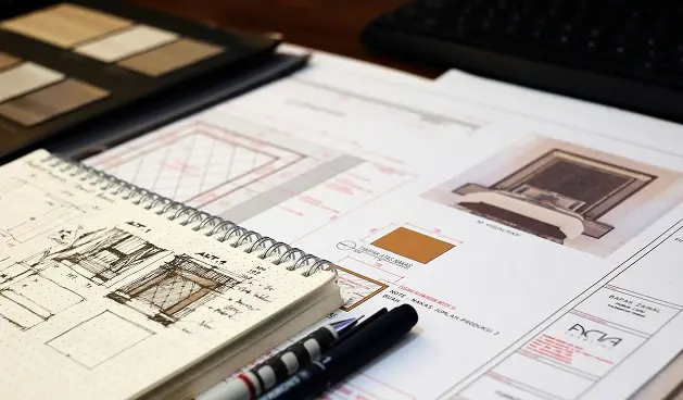 Hojas de papel con diseños de interiores.