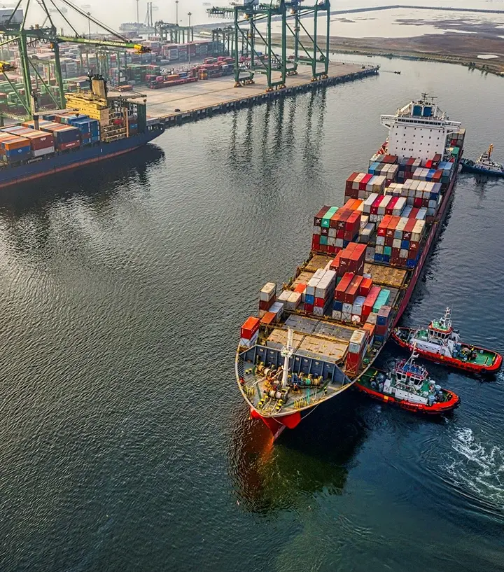 Barco de carga internacional.