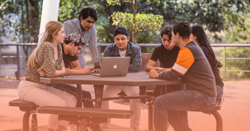 <span id="hs_cos_wrapper_name" class="hs_cos_wrapper hs_cos_wrapper_meta_field hs_cos_wrapper_type_text" style="" data-hs-cos-general-type="meta_field" data-hs-cos-type="text" >Fintech, Insurtech y Regtech: las nuevas tecnologías que lideran la banca y finanzas</span>