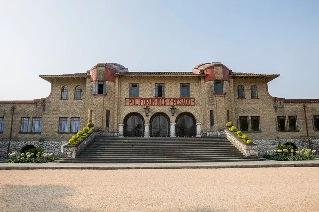 poliforum-mier-y-pesado
